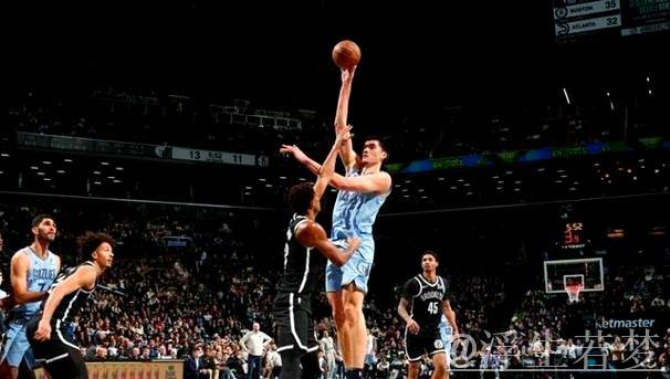 灰熊快攻掀高潮 扎克-伊迪强势扣篮2+1